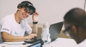  {{ otherArticle[0].article.title }} 