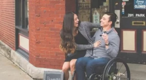 Съобщението на тези бъдещи родители ще ви разсмее и трогне