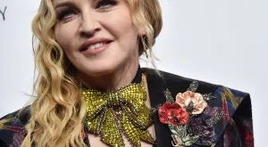 Мадона показа осиновените си близначки (видео)