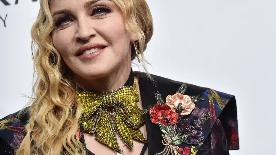 7 знаменитости, които са били уволнени от вериги за бързо хранене