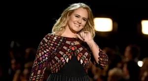 Адел и любимият ѝ купиха първия си общ дом (СНИМКА)