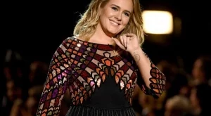 Няма да повярвате как Адел се придвижва на концертите си