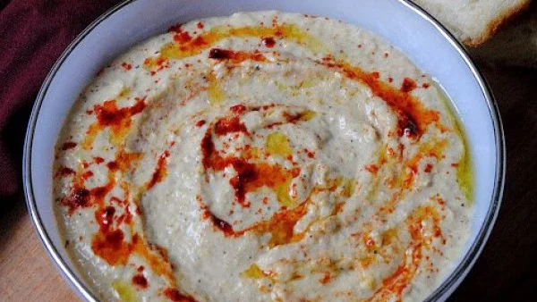 Хумус с царевица