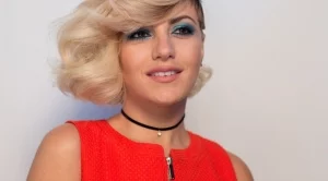 Дръзко предизвикателство от Поли Генова и Avon Mark