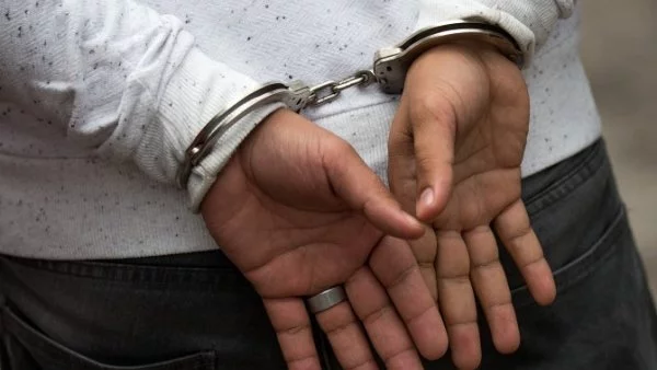 Затвор за човек, защитил инвалид и причинил смърт