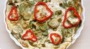 Спаначник с яйца, маслини и извара