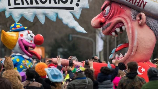 Лидерът на партията в ЕП, в която е ДПС, поиска моментално спиране на преговорите с Турция за ЕС