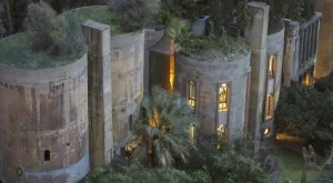 Стара фабрика за цимент, превърната в уникален дом