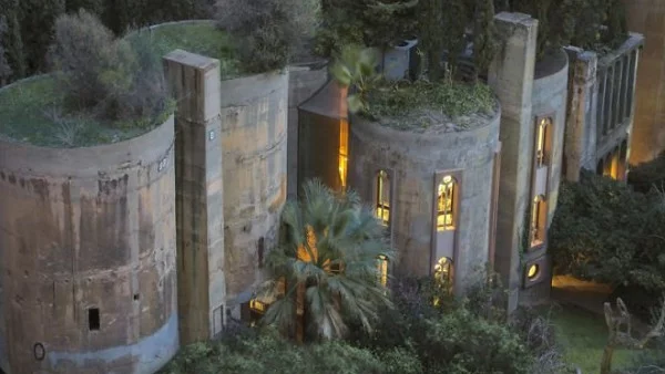 Стара фабрика за цимент, превърната в уникален дом