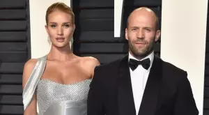 Джейсън Стейтъм и жена му на почивка в Белгия (СНИМКА)