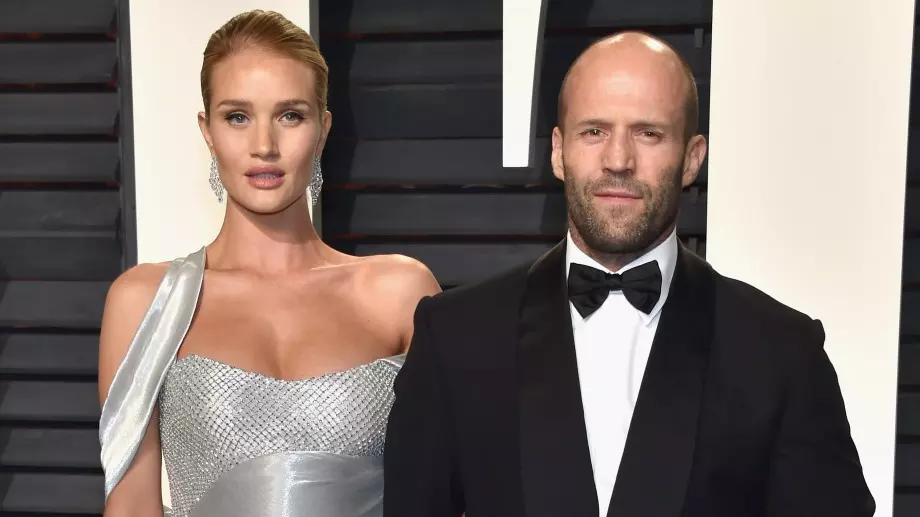 Джейсън Стейтъм и жена му на почивка в Белгия (СНИМКА)