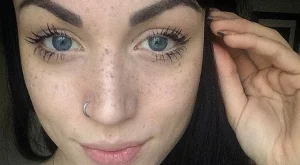 Нова мода - да си татуираш лунички