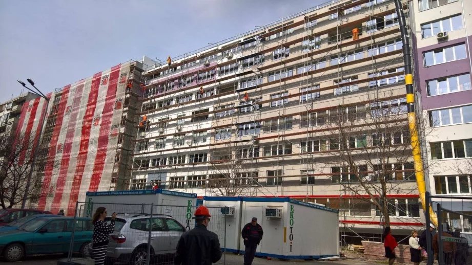 Още стотици милиони отиват за "безплатното" саниране