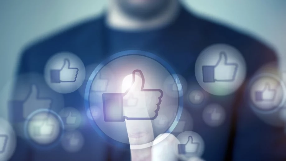 Нов гаф - Facebook направи публични личните съобщения на 14 млн. души