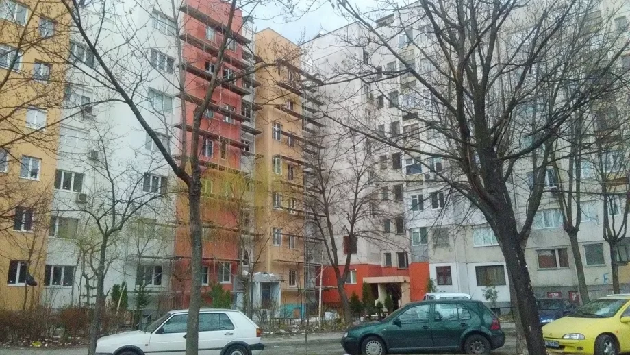 КЗК проверява фирми за евентуален картел при санирането 