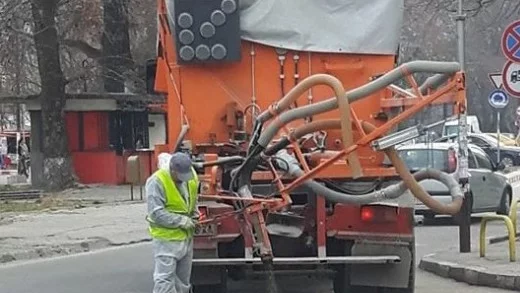 Пренареждат павета на мост в Асеновград, започна и изкърпване на дупки