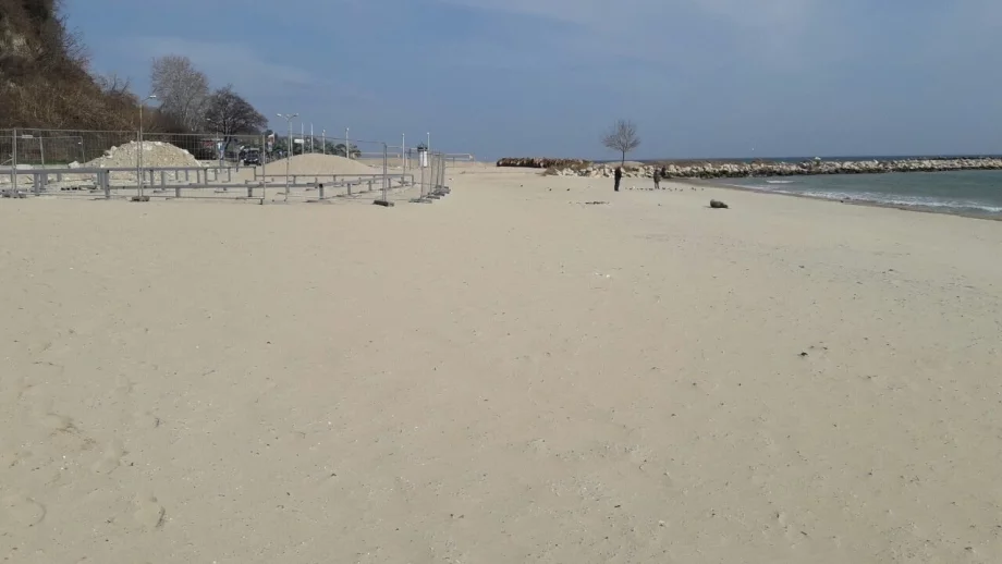 Открити са процедури за концесии на три морски плажа