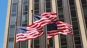 Работните места в САЩ се увеличават с 211 000 през април