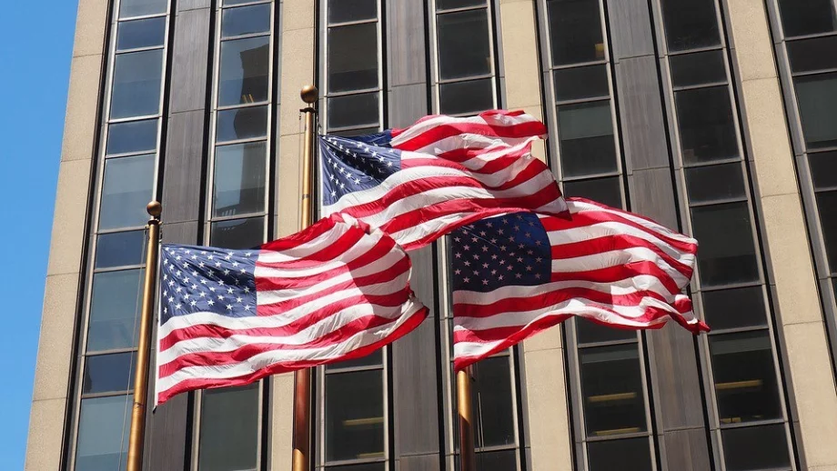 Работните места в САЩ се увеличават с 211 000 през април