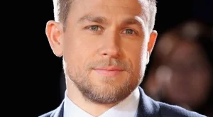 Чарли Хънам поддържа форма със секс