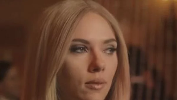 Скарлет Йохансон имитира Иванка Тръмп (видео)