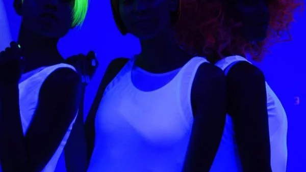 Неонови бои за коси вече и у нас