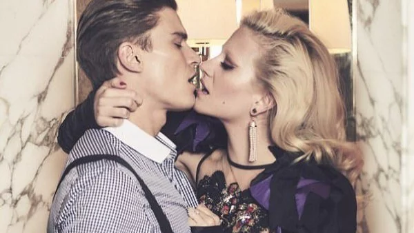 Пикси Лот в провокативна фотосесия с годеника си