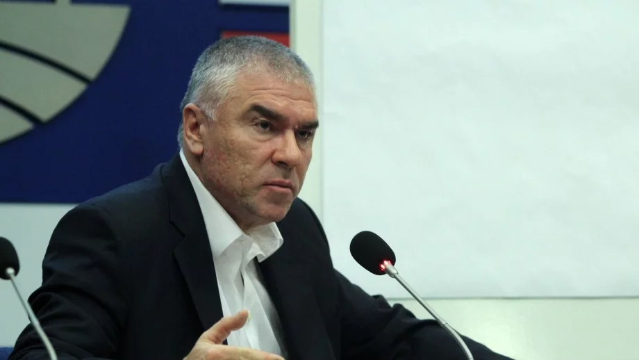 Марешки смекчи тона за картела на горивата 