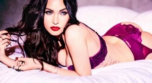 Меган Фокс се съблече по бельо