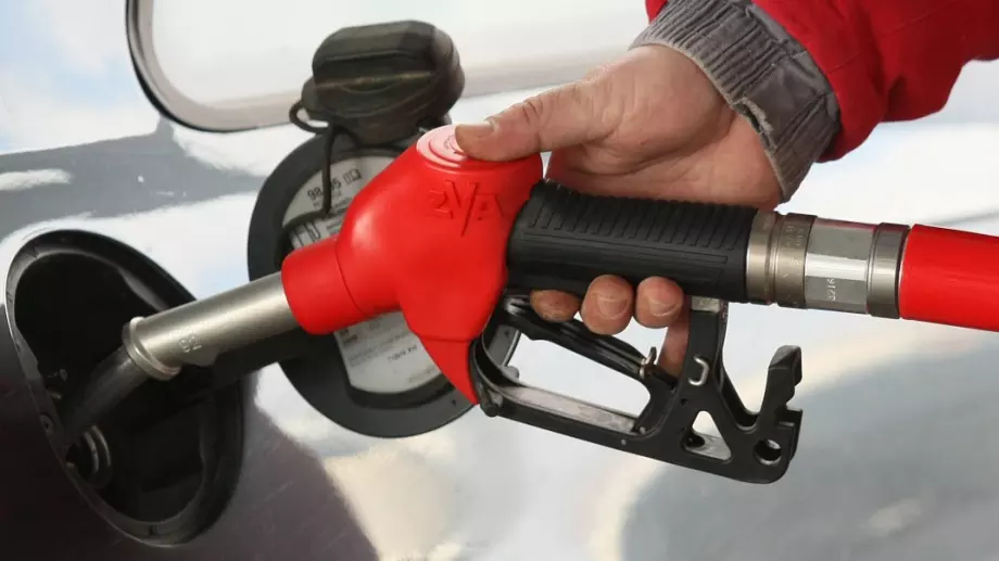 Ще поскъпнат ли и с колко горивата през лятото?