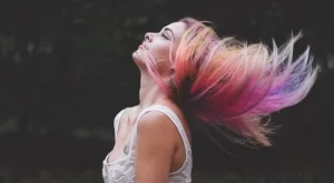 Нова боя за коса се променя при нагряване (видео)