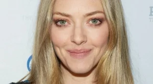 Аманда Сийфрид се омъжила тайно