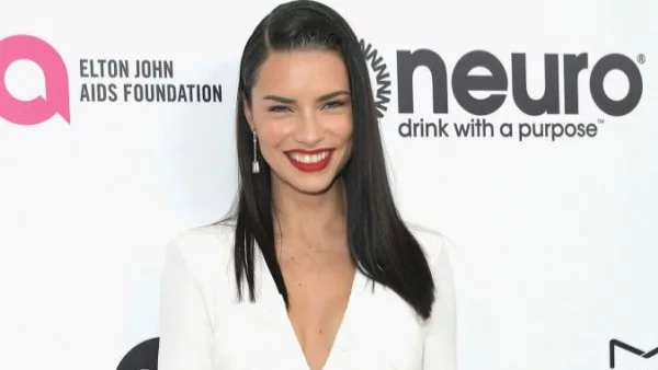 Адриана Лима си хвана младо гадже (снимка)