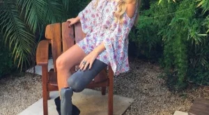 Момиче с ампутиран крак вдъхновява с усмивката си