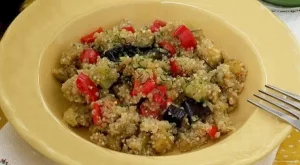 Киноа с печени зеленчуци 