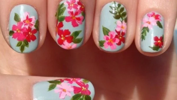 Флорален маникюр за първа пролет