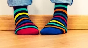 Защо днес трябва да си снимаме шарените чорапи