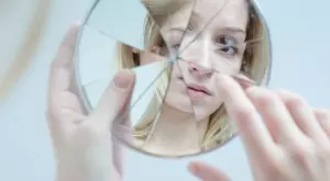 6 поверия, свързани със счупено огледало