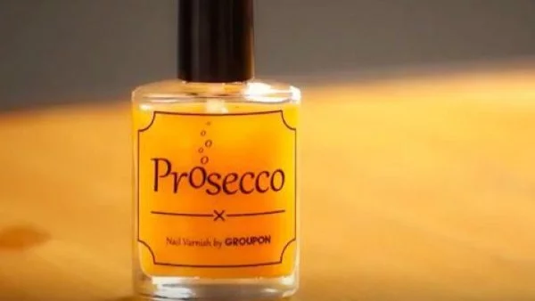 Първият ядлив лак за нокти с просеко