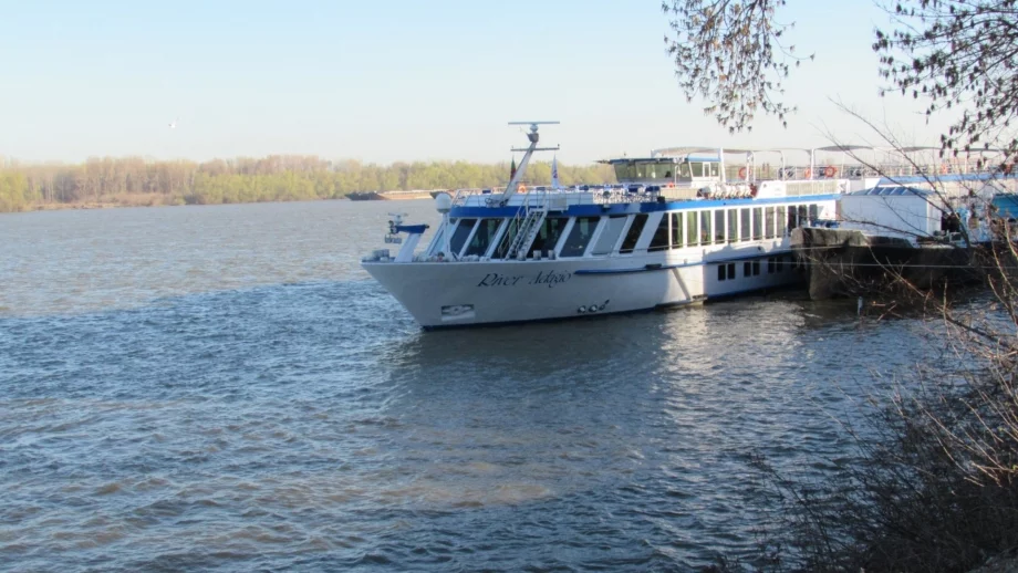 Швейцарски кораб със 144 американски туристи откри сезона по Дунав