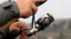 Виц на деня: Рибар извадил бутилка с дух