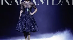 Николета показа гола гръд на Седмицата на модата в София