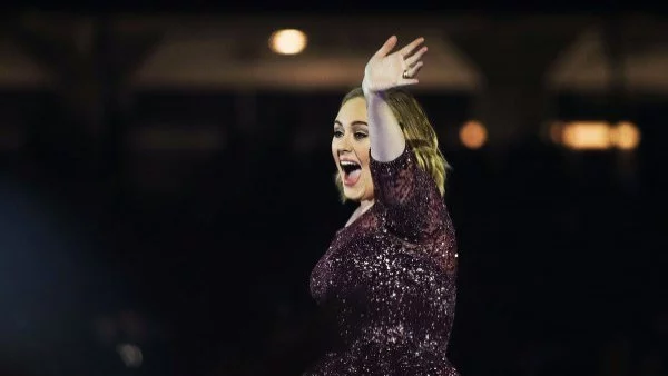 Адел спира с турнетата