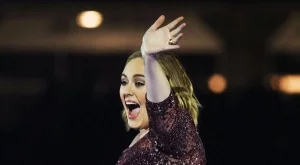 Адел: Спирам с турнетата