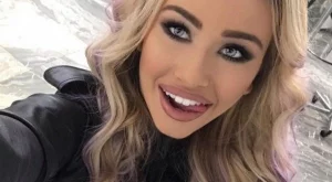 Вижте Гери-Никол като абитуриентка