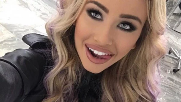 Гери-Никол показа яката си дупара по бански