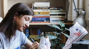 Рисуват безплатно кецове на Converse