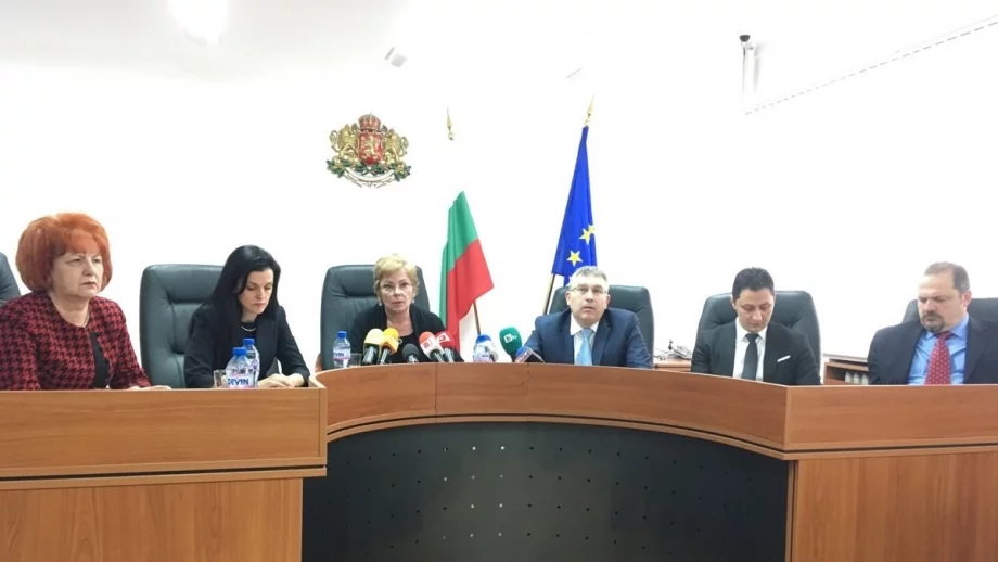 КЗК: Имаше твърдение за картел, но адвокатите на бензиностанциите ни разубедиха (ВИДЕО)