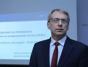 Министърът каза кога ще има решение онлайн обучението в София