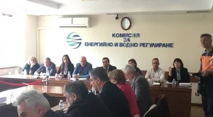 Бурно заседание в КЕВР: Кока-колата стана по-чиста и по-евтина от водата (ВИДЕО)